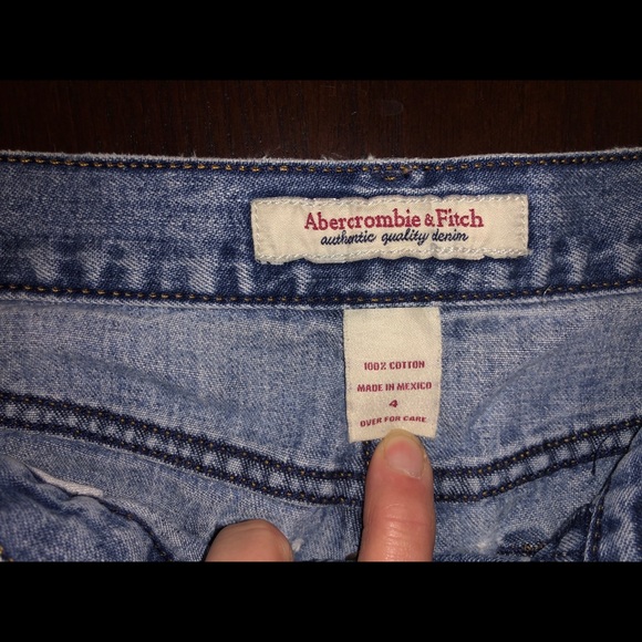 Abercrombie & Fitch Jean Shorts (size 4) - Picture 3 of 4